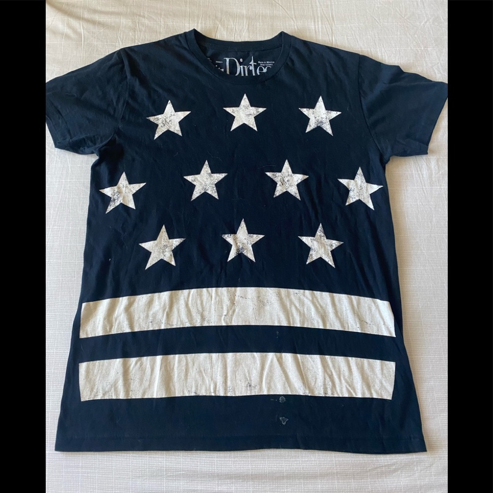 Mens t shirt in black. Size S